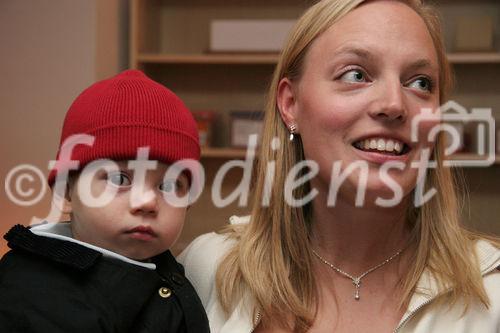 Die süße Welt aus Schweden neu in Wien - Frau Nilsson eröffnet ihr Bonbongeschäft am 14. Oktober in Wien. Foto: Elisabeth Nilsson mit Gast