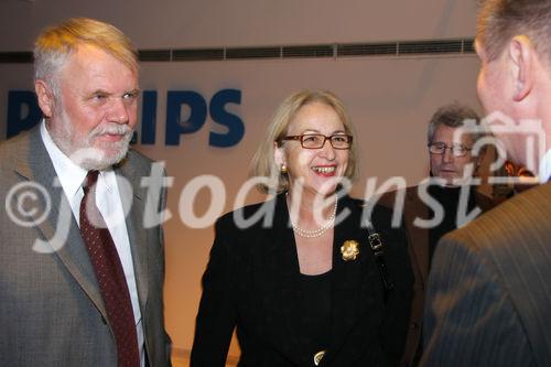 (C) fotodienst/Anna Rauchenberger - Wien 09.01.2007  - Traditioneller Neujahrscocktail im PHILIPS-Haus am Wienerberg. Philips Austria Generaldirektor Peter Kamm und Mag. Christoph Wolfsgruber, Finanzvorstand der Philips Austria GmbH durften wieder zahlreiche Gäste begrüßen. FOTO: Gäste.