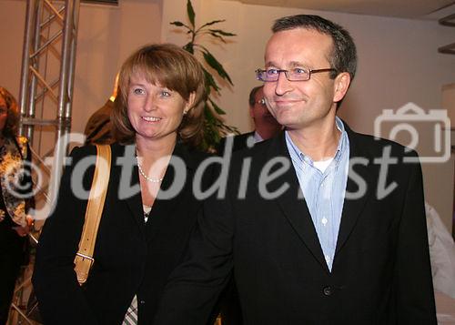 (C) fotodienst/Anna Rauchenberger - Wien 09.01.2007  - Traditioneller Neujahrscocktail im PHILIPS-Haus am Wienerberg. Philips Austria Generaldirektor Peter Kamm und Mag. Christoph Wolfsgruber, Finanzvorstand der Philips Austria GmbH durften wieder zahlreiche Gäste begrüßen. FOTO: Gäste.