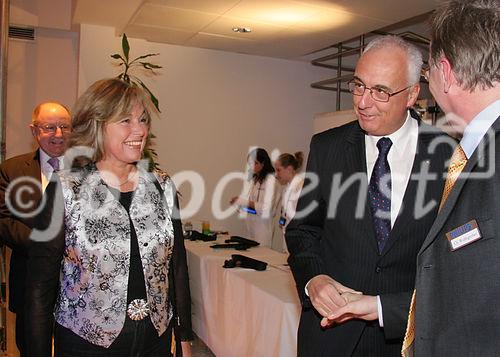 (C) fotodienst/Anna Rauchenberger - Wien 09.01.2007  - Traditioneller Neujahrscocktail im PHILIPS-Haus am Wienerberg. Philips Austria Generaldirektor Peter Kamm und Mag. Christoph Wolfsgruber, Finanzvorstand der Philips Austria GmbH durften wieder zahlreiche Gäste begrüßen. FOTO: Gäste.