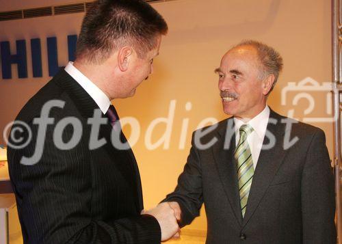 (C) fotodienst/Anna Rauchenberger - Wien 09.01.2007  - Traditioneller Neujahrscocktail im PHILIPS-Haus am Wienerberg. Philips Austria Generaldirektor Peter Kamm und Mag. Christoph Wolfsgruber, Finanzvorstand der Philips Austria GmbH durften wieder zahlreiche Gäste begrüßen. FOTO: Generaldirektor Peter Kamm (links) mit Vizebürgermeister Sepp Rieder.