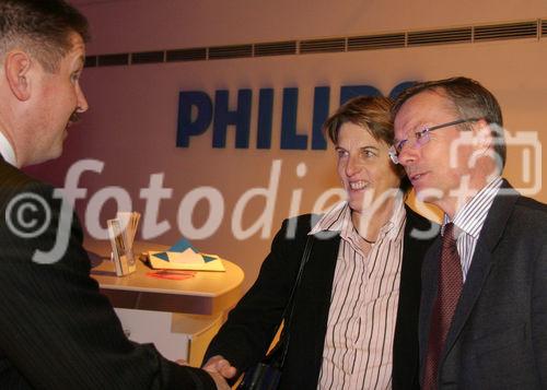 (C) fotodienst/Anna Rauchenberger - Wien 09.01.2007  - Traditioneller Neujahrscocktail im PHILIPS-Haus am Wienerberg. Philips Austria Generaldirektor Peter Kamm und Mag. Christoph Wolfsgruber, Finanzvorstand der Philips Austria GmbH durften wieder zahlreiche Gäste begrüßen. FOTO: Gäste.