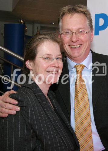 (C) fotodienst/Anna Rauchenberger - Wien 09.01.2007  - Traditioneller Neujahrscocktail im PHILIPS-Haus am Wienerberg. Philips Austria Generaldirektor Peter Kamm und Mag. Christoph Wolfsgruber, Finanzvorstand der Philips Austria GmbH durften wieder zahlreiche Gäste begrüßen. FOTO: Gäste.