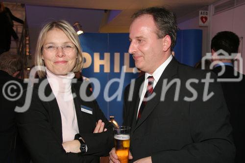 (C) fotodienst/Anna Rauchenberger - Wien 09.01.2007  - Traditioneller Neujahrscocktail im PHILIPS-Haus am Wienerberg. Philips Austria Generaldirektor Peter Kamm und Mag. Christoph Wolfsgruber, Finanzvorstand der Philips Austria GmbH durften wieder zahlreiche Gäste begrüßen. FOTO: Gäste und Mitarbeiter.