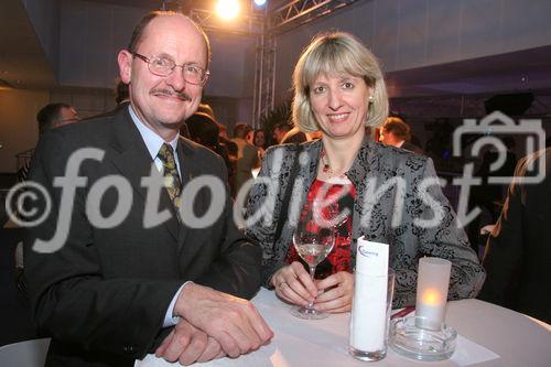 (C) fotodienst/Anna Rauchenberger - Wien 09.01.2007  - Traditioneller Neujahrscocktail im PHILIPS-Haus am Wienerberg. Philips Austria Generaldirektor Peter Kamm und Mag. Christoph Wolfsgruber, Finanzvorstand der Philips Austria GmbH durften wieder zahlreiche Gäste begrüßen. FOTO: Gäste und Mitarbeiter.