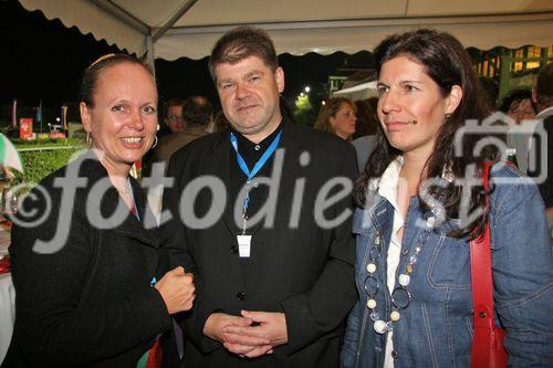 (C) fotodienst/Anna Rauchenberger - Wien 03.08.2006 - Das Philips Licht Derby, das alljährlich stattfindende Pferderennen, ging heute wieder auf der Trabrennbahn in Baden bei Wien über die Bühne. FOTO: Gäste.