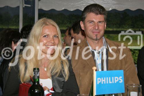 (C) fotodienst/Anna Rauchenberger - Wien 03.08.2006 - Das Philips Licht Derby, das alljährlich stattfindende Pferderennen, ging heute wieder auf der Trabrennbahn in Baden bei Wien über die Bühne. FOTO: Gäste.