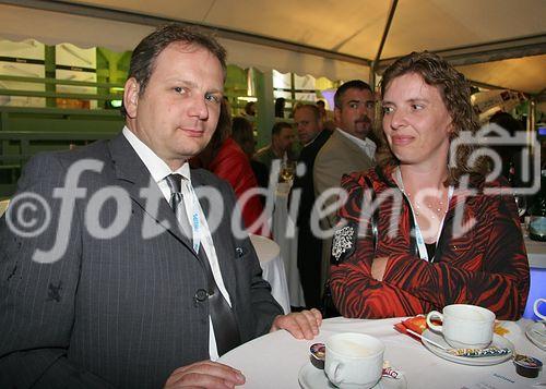 (C) fotodienst/Anna Rauchenberger - Wien 03.08.2006 - Das Philips Licht Derby, das alljährlich stattfindende Pferderennen, ging heute wieder auf der Trabrennbahn in Baden bei Wien über die Bühne. FOTO: Gäste.