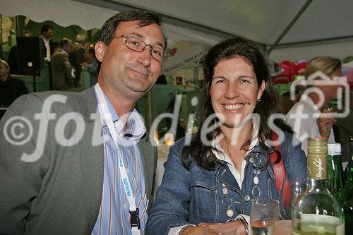 (C) fotodienst/Anna Rauchenberger - Wien 03.08.2006 - Das Philips Licht Derby, das alljährlich stattfindende Pferderennen, ging heute wieder auf der Trabrennbahn in Baden bei Wien über die Bühne. FOTO: Gäste.