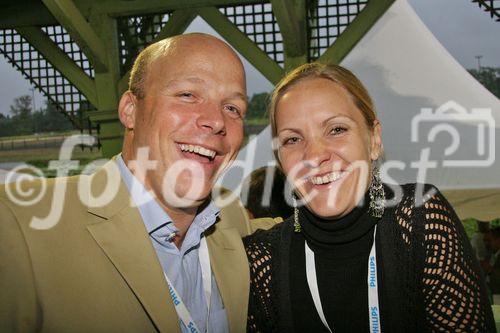 (C) fotodienst/Anna Rauchenberger - Wien 03.08.2006 - Das Philips Licht Derby, das alljährlich stattfindende Pferderennen, ging heute wieder auf der Trabrennbahn in Baden bei Wien über die Bühne. FOTO: Gäste.