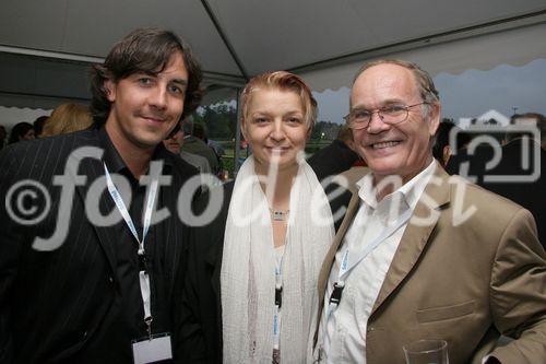 (C) fotodienst/Anna Rauchenberger - Wien 03.08.2006 - Das Philips Licht Derby, das alljährlich stattfindende Pferderennen, ging heute wieder auf der Trabrennbahn in Baden bei Wien über die Bühne. FOTO: Gäste.