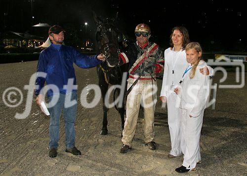 (C) fotodienst/Anna Rauchenberger - Wien 03.08.2006 - Das Philips Licht Derby, das alljährlich stattfindende Pferderennen, ging heute wieder auf der Trabrennbahn in Baden bei Wien über die Bühne. FOTO: Sieger.