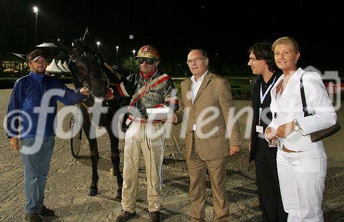 (C) fotodienst/Anna Rauchenberger - Wien 03.08.2006 - Das Philips Licht Derby, das alljährlich stattfindende Pferderennen, ging heute wieder auf der Trabrennbahn in Baden bei Wien über die Bühne. FOTO: Sieger.