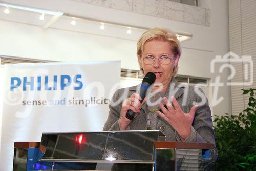 Philips verleiht Wiener Einkaufsstraßen-Lichtpreis an Kaufleute der Westbahnstraße. Bild: Brigitte Jank (Präsidentin der Wiener Wirtschaftskammer)