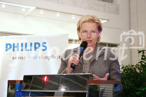 Philips verleiht Wiener Einkaufsstraßen-Lichtpreis an Kaufleute der Westbahnstraße. Bild: Brigitte Jank (Präsidentin der Wiener Wirtschaftskammer)