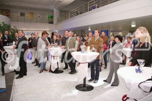 Philips verleiht Wiener Einkaufsstraßen-Lichtpreis an Kaufleute der Westbahnstraße. 