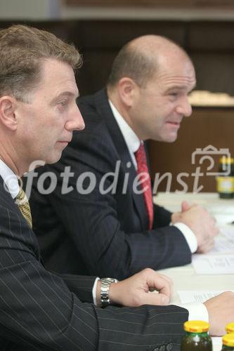 Gute Ergebnisse von S&T nach neun Monaten. S&T ist einer der führenden Anbieter von IT-Lösungen. Bild:  Martin Bergler (CFO S&T AG, links) und Christian Rosner (COO S&T AG) . Foto: Anna Rauchenberger