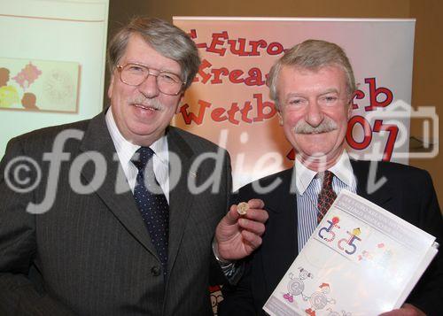 (C) fotodienst/Anna Rauchenberger - Wien 12.02.2007  - '5-Euro-Kreativ-Wettbewerb - Spiegelbild kindlicher Wertigkeit' an Österreichs Volksschulen. FOTO v.l.: Dietmar Spranz (Generaldirektor Münze Österreich) und Prof. Dr. Max H. Friedrich (Kinder- und Jugendpsychiater).