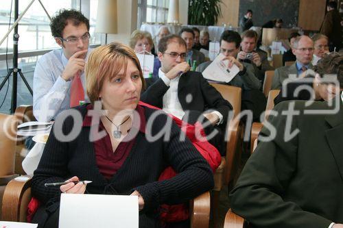 (C) fotodienst/Anna Rauchenberger - Wien 21.02.2006 - Umsatzhoch in der Region bringt Produktionsrekord in Wien: Sehr gute Bilanz der Henkel CEE. FOTO: Großes Medieninteresse bei der Pressekonferenz.