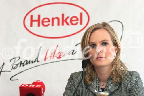 (C) fotodienst/Anna Rauchenberger - Wien 21.02.2006 - Umsatzhoch in der Region bringt Produktionsrekord in Wien: Sehr gute Bilanz der Henkel CEE. FOTO: Mag. Sabine Schauer, Head of Corporate Communications, Henkel.