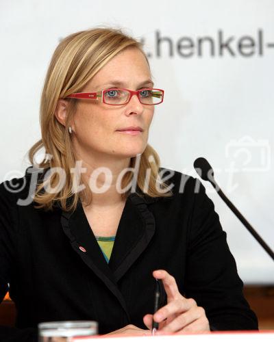 (C) fotodienst/Anna Rauchenberger - Wien, 25.02.2009 - Henkel CEE: Umsatzplus 2008 und Investmentpläne 2009. FOTO: Dr. Sabine Schauer, Leiterin Corporate Communications Henkel Europe, Middle East and Africa