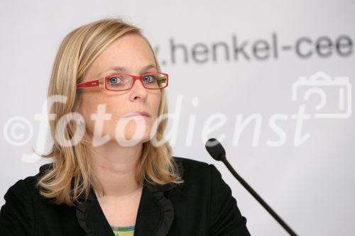 (C) fotodienst/Anna Rauchenberger - Wien, 25.02.2009 - Henkel CEE: Umsatzplus 2008 und Investmentpläne 2009. FOTO: Dr. Sabine Schauer, Leiterin Corporate Communications Henkel Europe, Middle East and Africa