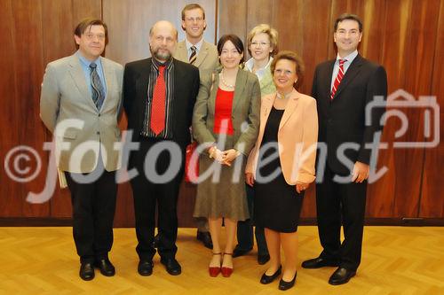 (c) Fotodienst / Daniel K. Gebhart - Wien 19.04. 2006 - 'Quit and Win': Auch 2006 wieder im Einsatz für die Rauchfreiheit. FOTO: Dr. Peter Hesse (Österreichische Ärztekammer), Prim. Dr. Alfred Lichtenschopf (Österreichische Gesellschaft für Pulmologie), Mag. Christoph Hörhan (Bundesministerium für Gesundheit und Frauen), Mag. Gaby Sonnbichler (Krebshilfe Wien), Dr. Irmgard Homeier (Sozialmedizinisches Zentrum Baumgartner-Höhe), Mag.pharm. Dr. Christiane Körner (Österreichische Apothekerkammer),  Mag. Aleks Jovanovic (Pfizer Consumer Healthcare Austria)