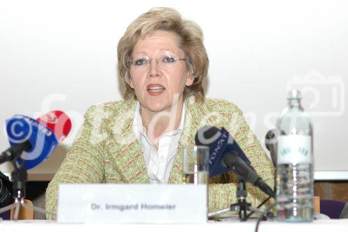 (c) Fotodienst / Daniel K. Gebhart - Wien 19.04. 2006 - 'Quit and Win': Auch 2006 wieder im Einsatz für die Rauchfreiheit. FOTO: Dr. Irmgard Homeier (Sozialmedizinisches Zentrum Baumgartner-Höhe)