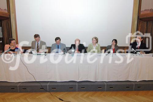 (c) Fotodienst / Daniel K. Gebhart - Wien 19.04. 2006 - 'Quit and Win': Auch 2006 wieder im Einsatz für die Rauchfreiheit. FOTO: Mag.pharm. Dr. Christiane Körner (Österreichische Apothekerkammer), Mag. Christoph Hörhan (Bundesministerium für Gesundheit und Frauen), Dr. Peter Hesse (Österreichische Ärztekammer), Prim. Dr. Alfred Lichtenschopf (Österreichische Gesellschaft für Pulmologie), Dr. Irmgard Homeier (Sozialmedizinisches Zentrum Baumgartner-Höhe),  Mag. Gaby Sonnbichler (Krebshilfe Wien), Mag. Aleks Jovanovic (Pfizer Consumer Healthcare Austria)