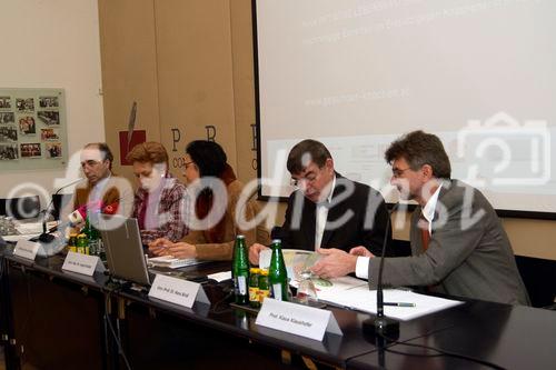 Pressekonferenz: Neue Initiative im Einsatz für die Knochengesundheit - Podiumsteilnehmer: BM Maria Rauch-Kallat, Univ.-Doz. Dr. Ingrid Kiefer, Univ.-Prof. Dr. Hans Bröll, Univ.-Prof. Dr. Klaus Klaushofer und Univ.-Prof. Dr. Heinrich Resch