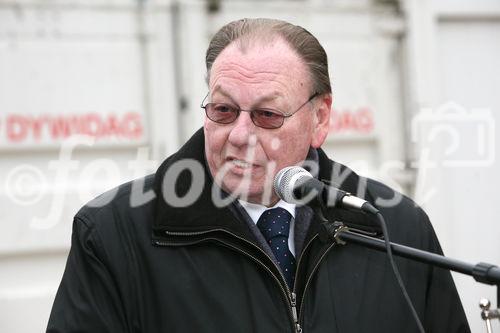 (C) fotodienst/Anna Rauchenberger - Wien, 17.12.2008 - WBV-GPA: Spatenstich für das Frauenwohnprojekt ro*sa. FOTO: Walter Zwiauer (Vorstandsvorsitzender der GPA Privatstiftung).