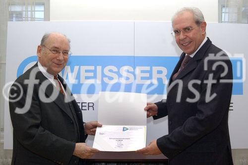 Ein Beitrag zum Weihnachtsfest 2006 für 80 Kinder. Foto: v.li. HonProf.Dr. Udo Jesionek (Präsident -  Weisser Ring); Dr. Friedrich Rödler (Präsident Österr.Patentamt)