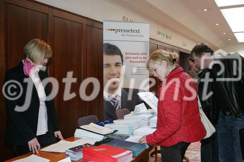 (C) fotodienst/Paul Hamm GmbH - Linz 21.03.2006 - Österreichisches Patentamt: gedanken.gut.geschützt - Services und Rechtschutz für Forschung &Entwicklung. FOTO: Empfang, Informationsmaterial