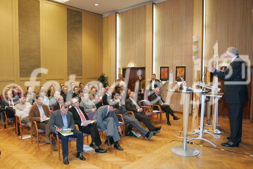 (C) fotodienst/Paul Hamm GmbH - Linz 21.03.2006 - Österreichisches Patentamt: gedanken.gut.geschützt - Services und Rechtschutz für Forschung &Entwicklung. FOTO: Dr. Friedrich Rödler (Präsident Österreichisches Patentamt), Saal, Übersicht