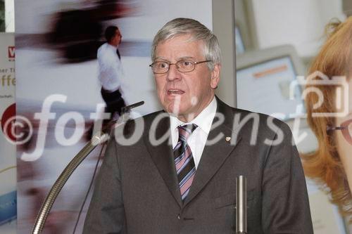 © fotodienst / Die Fotografen Innsbruck22.2.2006 - Gedanken gut geschützt in der Wirtschaftskammer TirolBild: Kom.Rat Ing. Peter Rathgeber - Vizepräsident WK Tirol