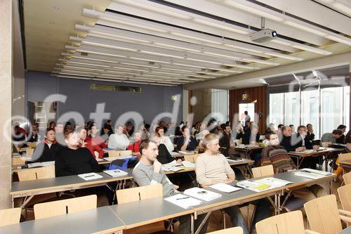 © fotodienst / Die Fotografen Innsbruck
22.2.2006 - Gedanken gut geschützt in der Wirtschaftskammer Tirol
Bild: Puplikum