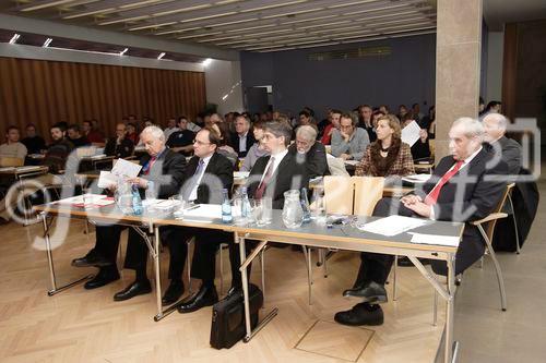 © fotodienst / Die Fotografen Innsbruck
22.2.2006 - Gedanken gut geschützt in der Wirtschaftskammer Tirol
Bild: Puplikum