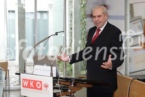© fotodienst / Die Fotografen Innsbruck22.2.2006 - Gedanken gut geschützt in der Wirtschaftskammer TirolBild: Dr. Friedrich Rödler / Präsident Patentamt
