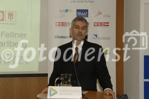 (C) fotodienst / Kurt Hebenstreit - Vorarlberg
21.02.2006 - Gedanken gut geschützt in der Wirtschaftskammer Vorarlberg
Dr. Werner Fellner WK Feldkirch