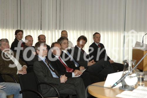 (C) fotodienst / Kurt Hebenstreit - Vorarlberg
21.02.2006 - Gedanken gut geschützt in der Wirtschaftskammer Vorarlberg
V. l. Dr Rudolf Grimm (Wirtschaftsstandort Vlbg GmbH), Mag Heinz Harb (Wirtschaftskammertreuhand Österreich), Dipl. Ing.  Christian Kögl (Österreichisches Patentamt), Dr. Peter Kircher(Dir. der Wirtschaftskammer Vlbg.), Dr Jürgen Walkenhorst (Austriawirtschaftsservice AWS) 