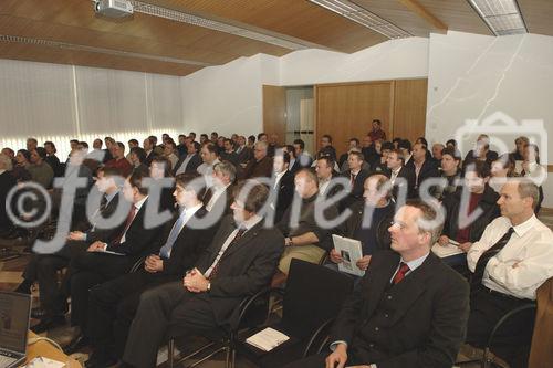 (C) fotodienst / Kurt Hebenstreit - Vorarlberg
21.02.2006 - Gedanken gut geschützt in der Wirtschaftskammer Vorarlberg
Voller Saal  im Vordergrund Dr Jürgen Walkenhorst links neben Ihm Dr Kircher