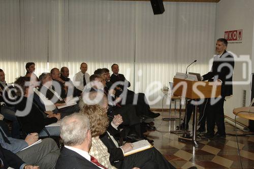 (C) fotodienst / Kurt Hebenstreit - Vorarlberg
21.02.2006 - Gedanken gut geschützt in der Wirtschaftskammer Vorarlberg
Dr Werner Fellner Wirtschaftskammer Vlbg.