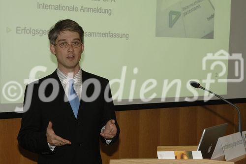 (C) fotodienst / Kurt Hebenstreit - Vorarlberg
21.02.2006 - Gedanken gut geschützt in der Wirtschaftskammer Vorarlberg
Dipl. Ing  Christian Kögl Österreichisches Patentamt