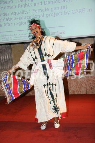(C) fotodienst/Anna Rauchenberger - Wien - 24.10.2006 - KEF fordert von der neuen Regierung Maßnahmen, die eine professionelle und reflektierte wissenschaftliche Zusammenarbeit mit Entwicklungsländern ermöglicht. FOTO: afrikanische Tänzerin.