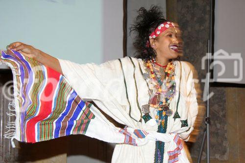 (C) fotodienst/Anna Rauchenberger - Wien - 24.10.2006 - KEF fordert von der neuen Regierung Maßnahmen, die eine professionelle und reflektierte wissenschaftliche Zusammenarbeit mit Entwicklungsländern ermöglicht. FOTO: afrikanische Tänzerin.