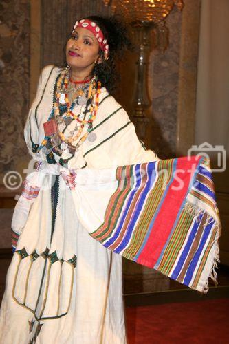 (C) fotodienst/Anna Rauchenberger - Wien - 24.10.2006 - KEF fordert von der neuen Regierung Maßnahmen, die eine professionelle und reflektierte wissenschaftliche Zusammenarbeit mit Entwicklungsländern ermöglicht. FOTO: afrikanische Tänzerin.