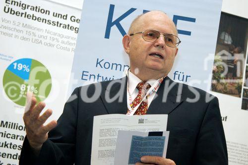 (C) fotodienst/Anna Rauchenberger - Wien 11.05.2006 - EU - Lateinamerika: Roundtable über Wissenschaft, Wirtschaft, Politik, veranstaltet von der Kommission für Entwicklungsfragen. FOTO: Prof. Gerhard Glatzel (Vorsitzender der Kommission für Entwicklungsfragen bei der ÖAW).