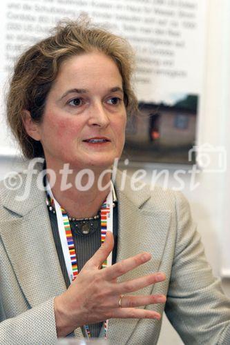 (C) fotodienst/Anna Rauchenberger - Wien 11.05.2006 - EU - Lateinamerika: Roundtable über Wissenschaft, Wirtschaft, Politik, veranstaltet von der Kommission für Entwicklungsfragen. FOTO: Dr. Gudrun Lettmayer (Institut für Nachhaltige Techniken u. Systeme - JOINTS. JOANNEUM RESEARCH, Mitglied der Kommission für Entwicklungsfragen).