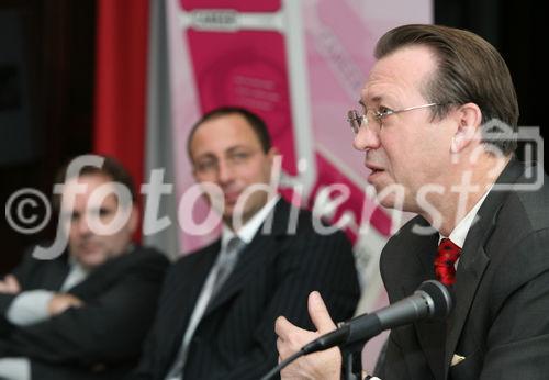 Michael Walter(Wifi), Markus Gruber(Herausgeber), Herbert Böhm(Vorstand Arbeitsmarktservice Österreich)
