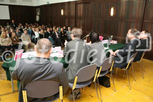 Der CAREER Guide, das Praxishandbuch für Job & Studium ist heute im Rahmen einer Podiumsdiskussion präsentiert worden. 
